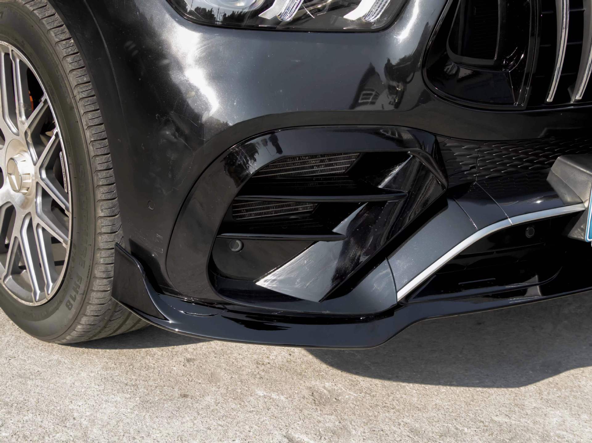 Suitable for 20-25 New Model W167 Mercedes-Benz Gle63S Amg Upgrade Surround Kit with Gloss Black Front Lip, Vent Grille