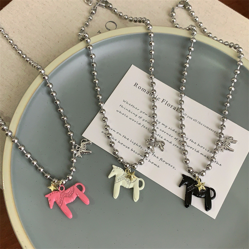 Korean Dongdaemun Artisan Painted Metal Horse Saddle Chain Necklace, Sweet and Cool Hip-Hop Style Sweatshirt Chain Korean Dongdaemun Artisan Painted Metal Horse Saddle Chain Necklace, Sweet and Cool Hip-Hop Style Sweatshirt Chain