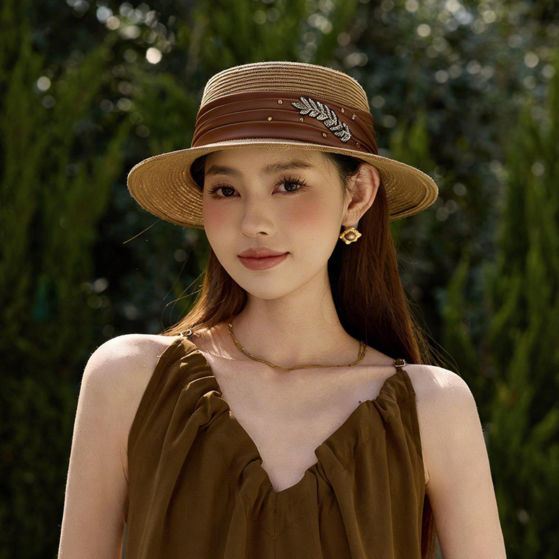 Mũ rơm cổ điển nữ vành phẳng phong cách Hepburn, có dây lụa, chống nắng — màu be