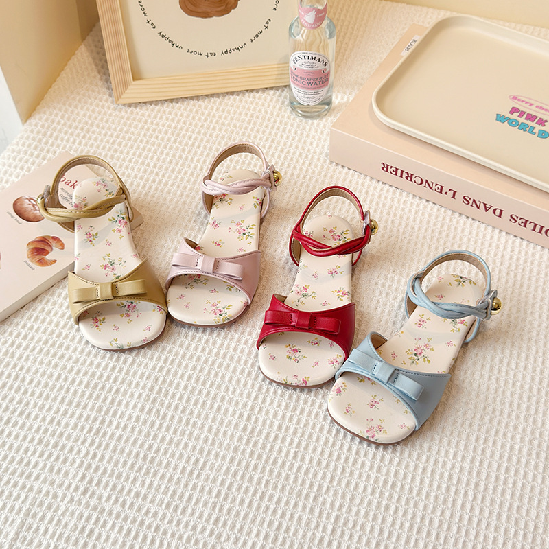 Children's fashionable sandals flat with bow with a strap