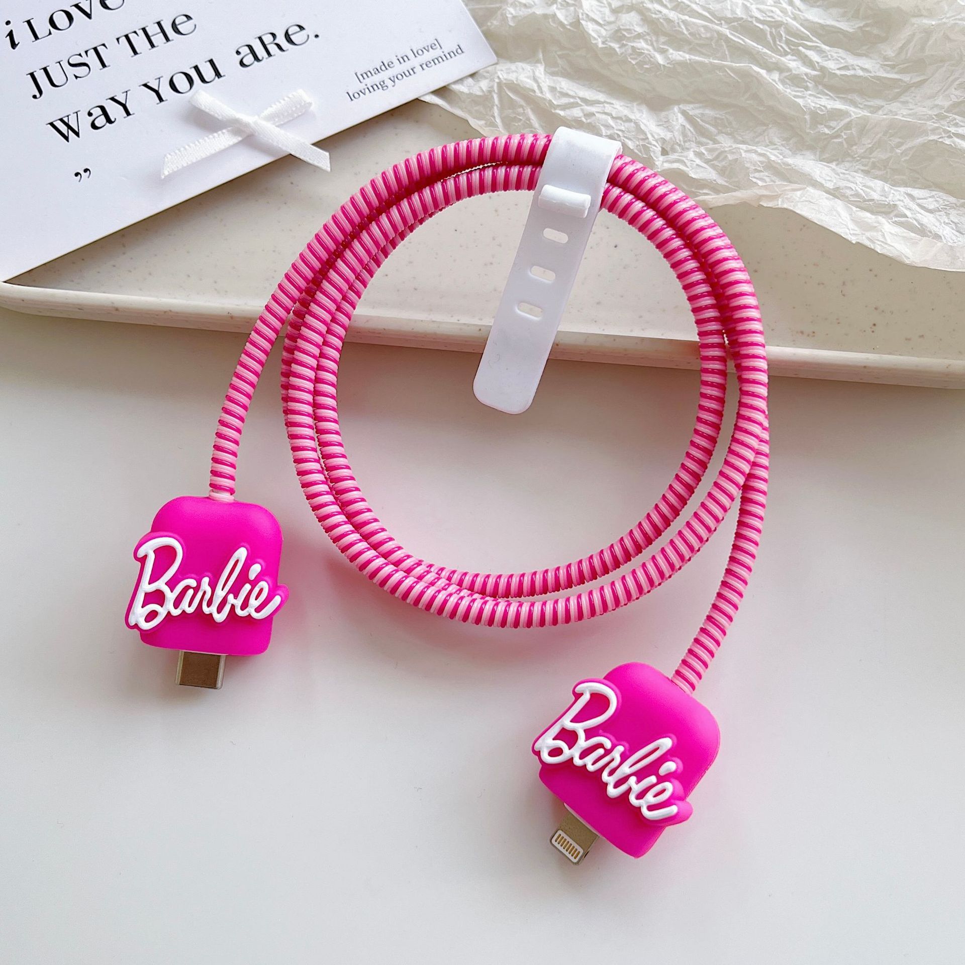 Amazon cartoon cable de datos cubierta adecuada para Apple Android cable de datos de carga rápida cuatro piezas en stock al por mayor