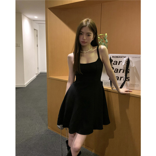 Black spaghetti strap dress women's summer square neck retro French high-end A-line mini skirt temperament cinched waist dress