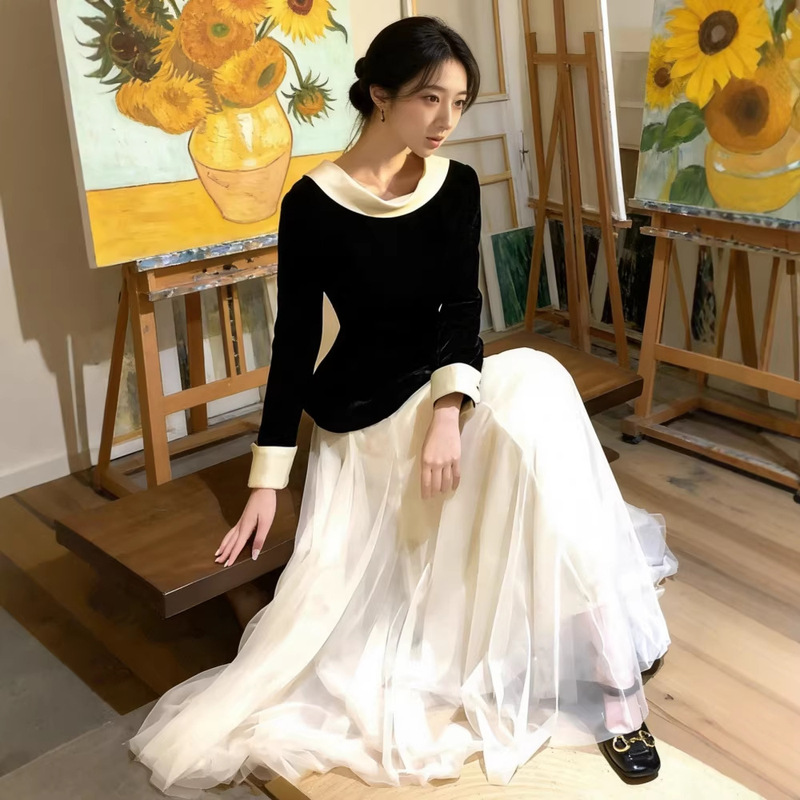 Elegant Retro Slim-Fit Dress in Classic Black and Beige with Velvet Top and Mesh Skirt Set