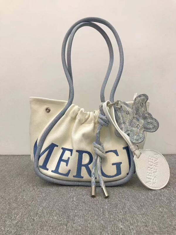 2025泰国设计师品牌 Merge联名款abina限定托特包miu系挂饰手提包|undefined