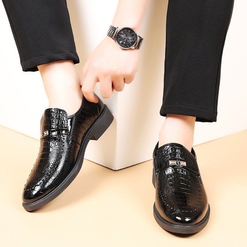 Crocodile-pattern leather shoes, large size, new style, business formal wear men's leather shoes, versatile blue color, British-style slip-on casual shoes.