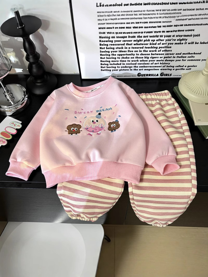 女の子用スウェットセット 秋服 2025年新作 子供用おしゃれで流行のベビー服 カジュアルツーピースセット 春秋トレンド