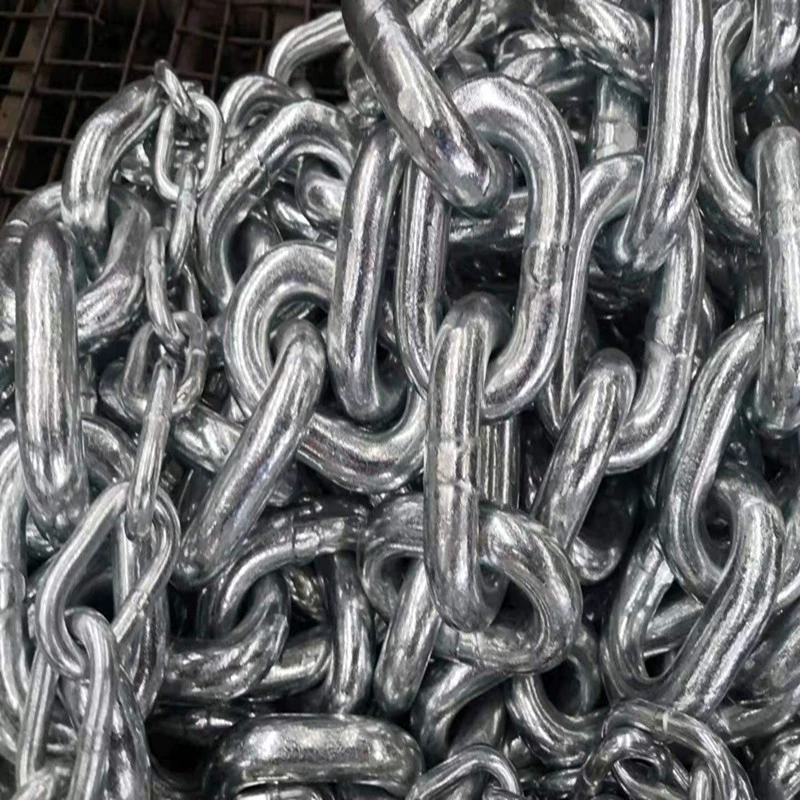 Производитель изготовил на заказ морской люк 11*43 с цепью из марганцевой стали, оцинкованной цепью и колесом для подъема, а также цепью для крепления.