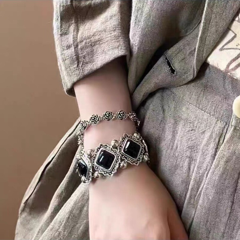 Quiet ~ New Chinese Ethnic Style Exterior Heavy Industry Court Bracelet Female Exaggerated Niche Personality Sweet Cool Girlfriend Bracelet Quiet ~ New Chinese Ethnic Style Exterior Heavy Industry Court Bracelet Female Exaggerated Niche Personality Sweet Cool Girlfriend Bracelet