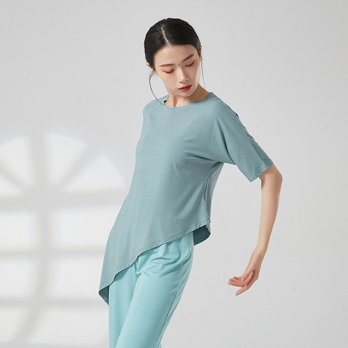 Modern dance practice uniform for women, loose short-sleeve white T-shirt design style, for art exam performance
