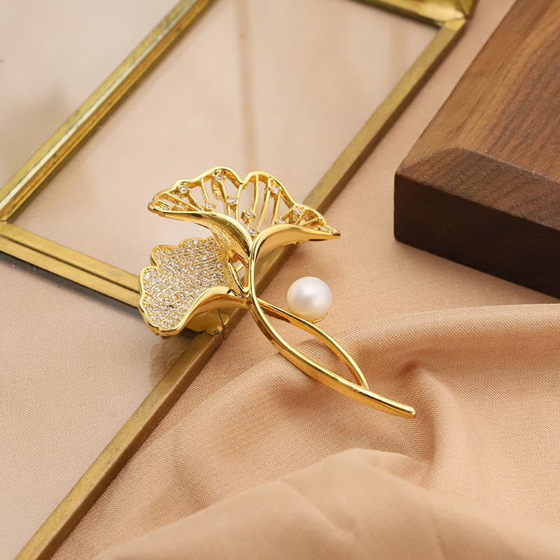 Natural de agua dulce perla broche todo fósforo ginkgo hoja temperamento accesorios ramillete 18K oro real galvanoplastia color de la joyería de retención para las mujeres