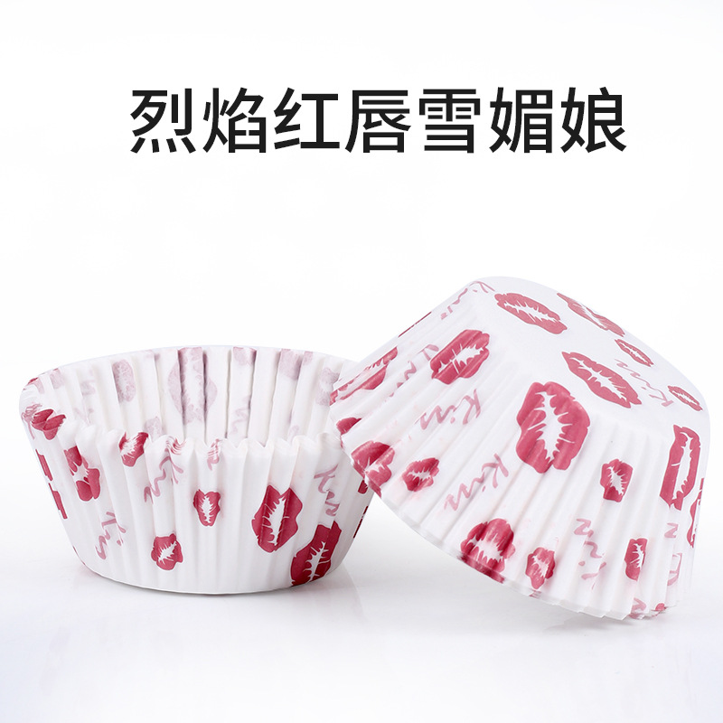 39-llama labios rojos