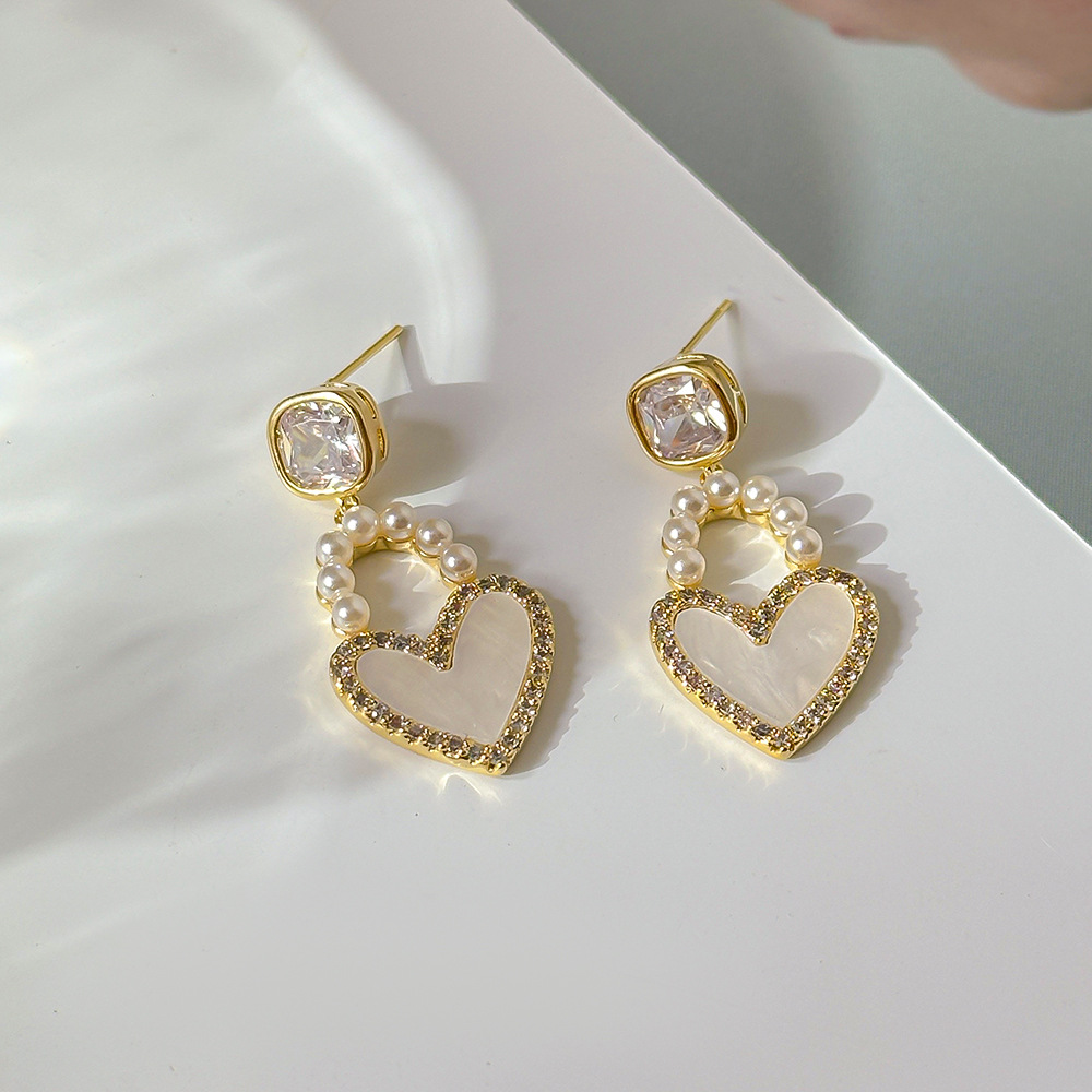 1 Pair Simple Style Heart Shape Inlay Copper Pearl Zircon Drop Earrings display picture 3