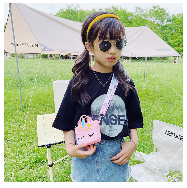 90g Weight Nylon Lining Material Zipper Closure Type Single Shoulder Strap Strap Type Animal Pattern White, Pink, Red Color Cute Cartoon  Silicone Bag 5