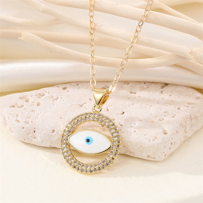 New Retro Rhinestone Hollow Eye Necklace Retro Zircon Demon Eye Clavicle Chain display picture 4