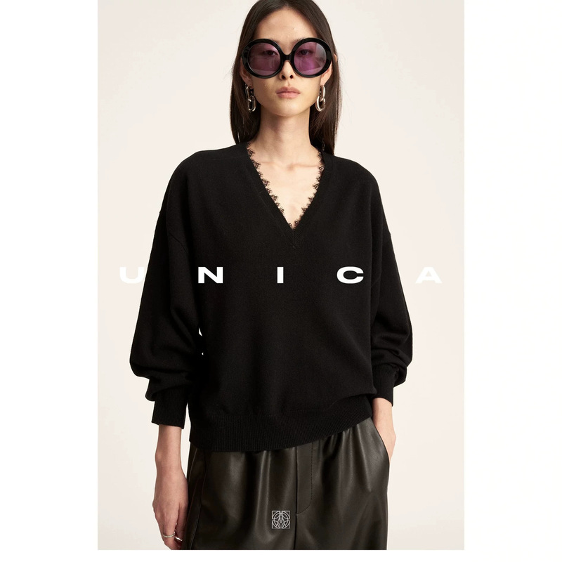 Heavy-duty, exquisite French lace V-neck, all-wool, soft, and gently draped shoulder knit sweater for women Heavy-duty, exquisite French lace V-neck, all-wool, soft, and gently draped shoulder knit sweater for women