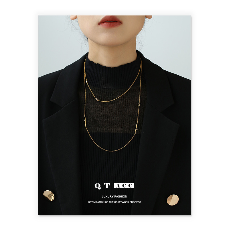Alta retención de color chapado en oro estilo minimalista europeo y americano nicho moda todo-fósforo ZIRCON incrustaciones de titanio Cadena de acero collar de doble capa