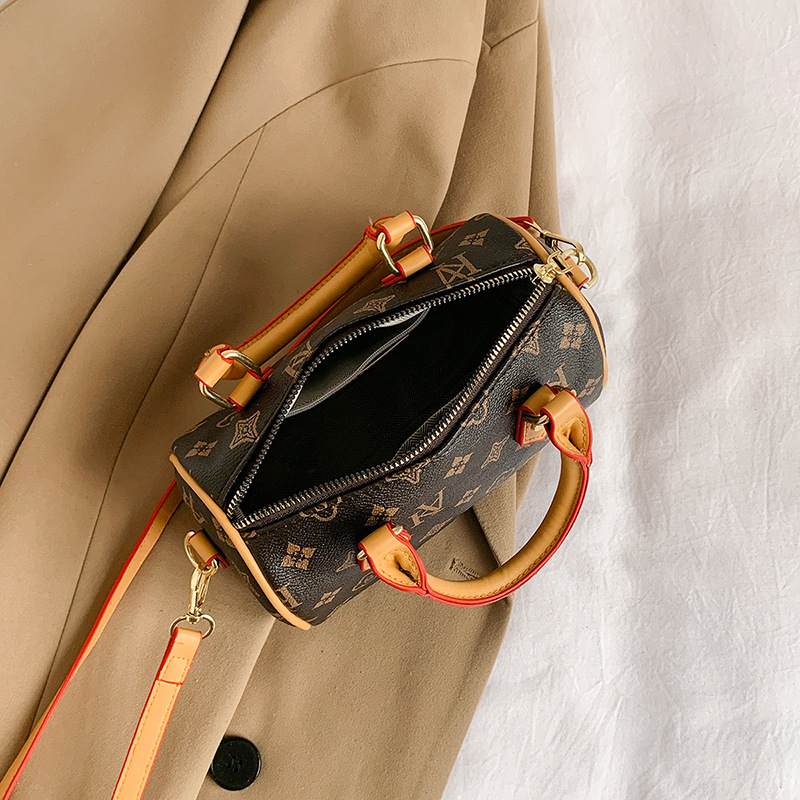 2025 New Women's Boston Bag Pillow Bag Classic Monogram Simple Fashion Versatile Handbag Crossbody Shoulder Bag - Thumbnail 3