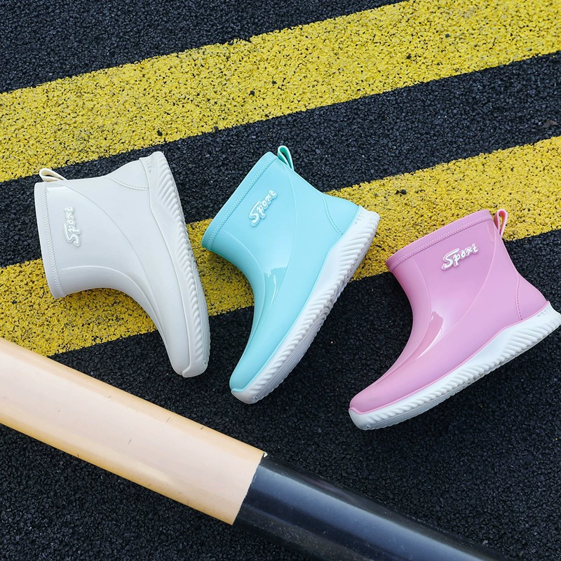 Резиновые сапоги Женская резиновая обувь для взрослых, модные кухонные Нескользящие резиновые сапоги на флисовой подкладке, 2023 новая непромокаемая обувь с мягкой подошвой