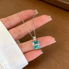 项链;手链;耳钉