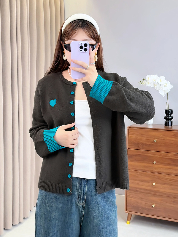 爱元25年新款秋季大码女装针织衫刺绣爱心撞色针织开衫F585|undefined