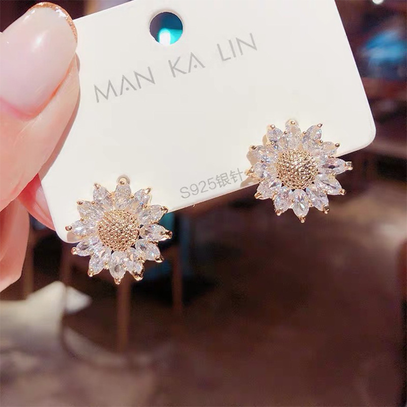 Korean Sun Flower Rhinestone Alloy Earrings Wholesale display picture 4