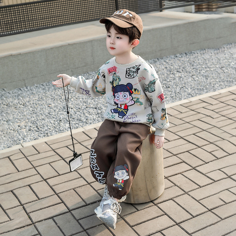 7779 Traje de dibujos animados de graffiti para niños 2025 Nuevo estilo Niños pequeños y medianos Cuello redondo Traje de dos piezas Bebé Ropa casual para niños