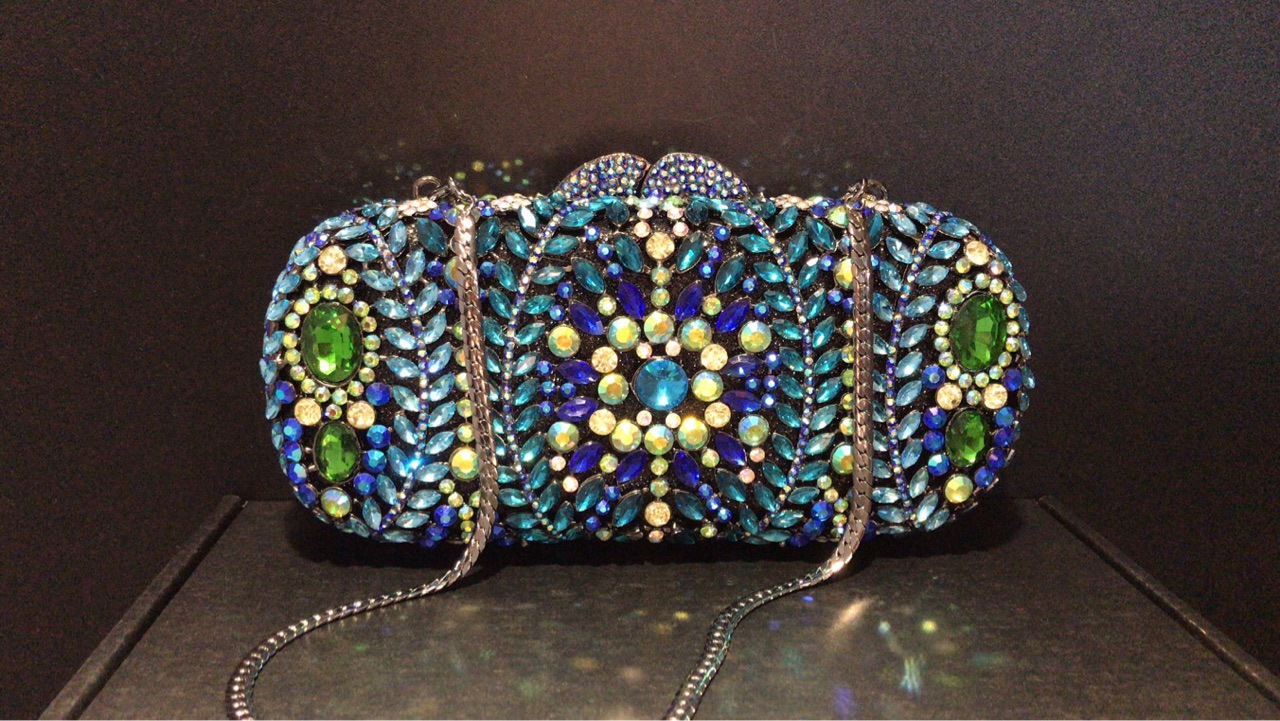 Túi clutch dạ hội nữ đính kim cương sang trọng — Màu Sâm panh