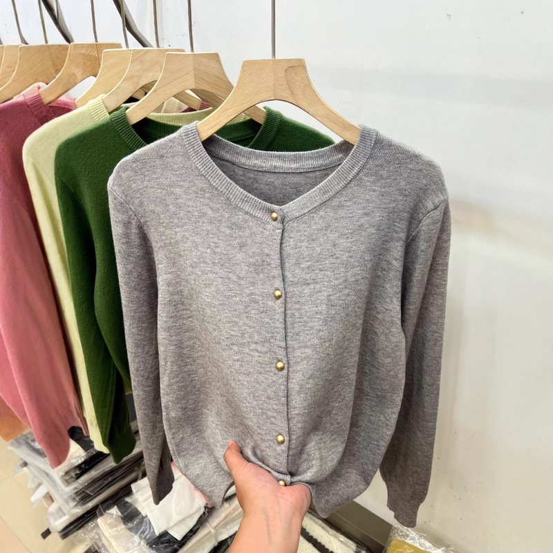 High-End Gray Round-Neck Knit Cardigan with Long Sleeves, New Korean Style for Autumn and Winter, Fashionable Outerwear Jacket High-End Gray Round-Neck Knit Cardigan with Long Sleeves, New Korean Style for Autumn and Winter, Fashionable Outerwear Jacket