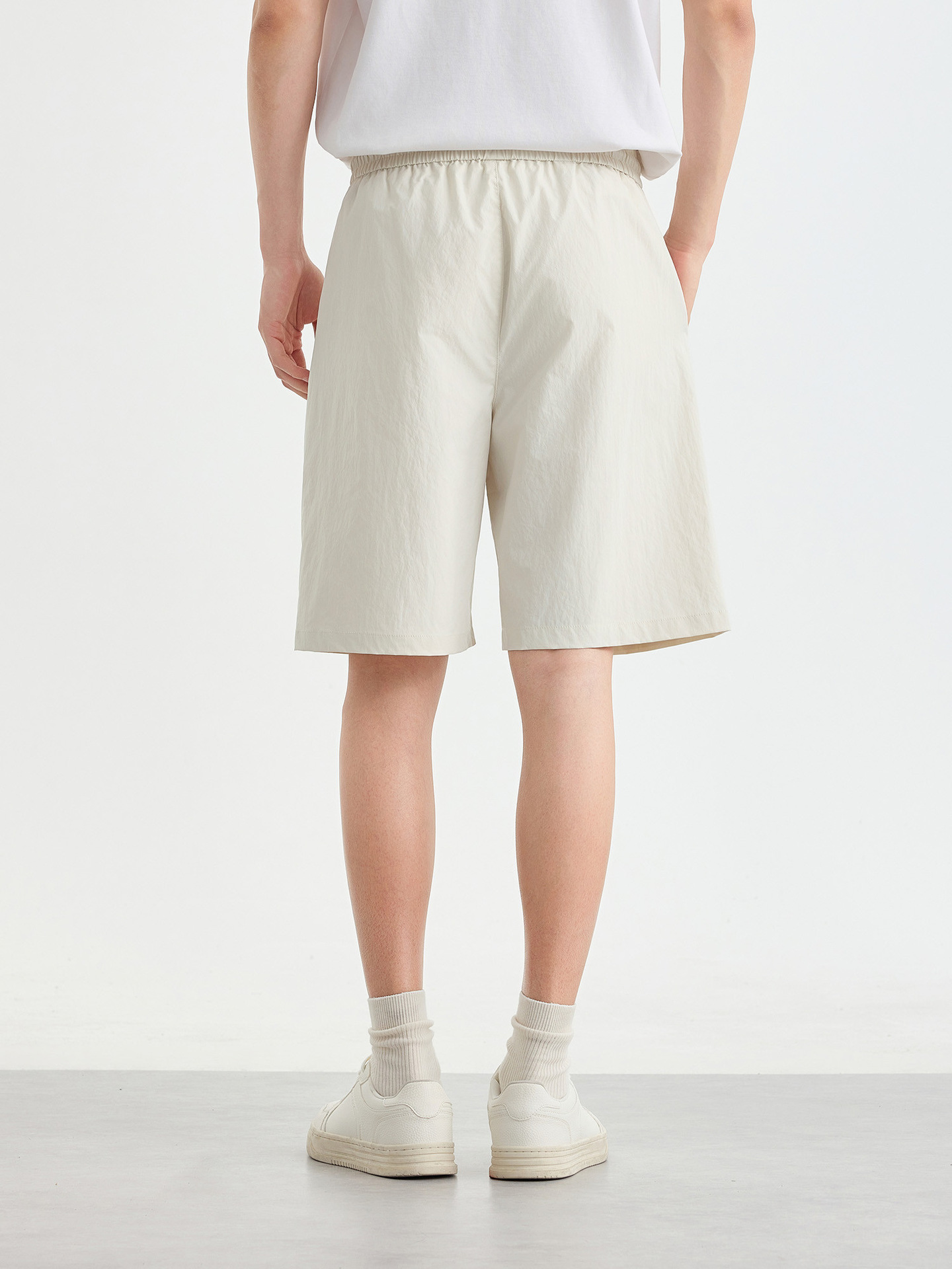 Quần short nam kaki dáng suông cạp chun thoáng khí — đen