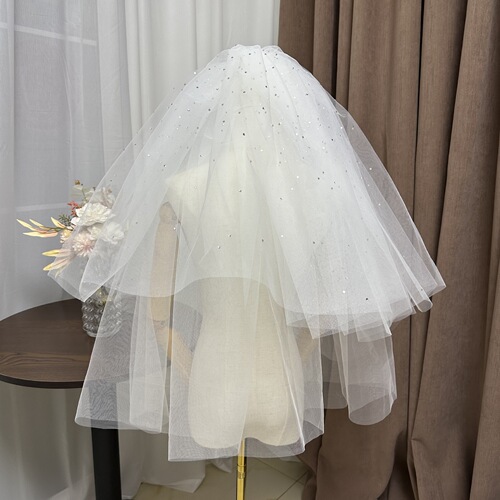 Korean-style beaded bridal veil, pearl beaded and diamond short forest style multi-layer wedding thin flash veil travel photo tiara wedding dress