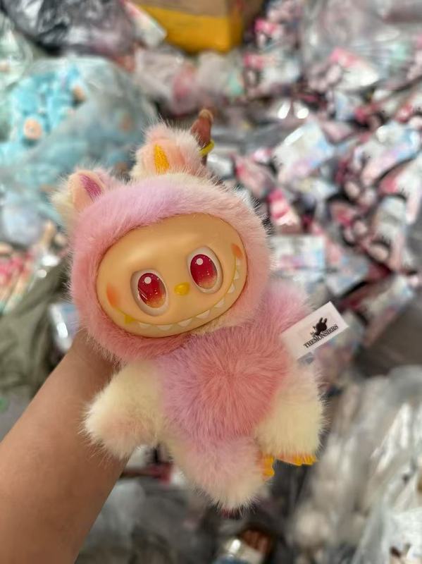 ネットで話題の第3世代ラブブ（Labubu）ビニール製ぬいぐるみペンダント、ラブブ（Labubu）ブラインドボックスフィギュア|undefined