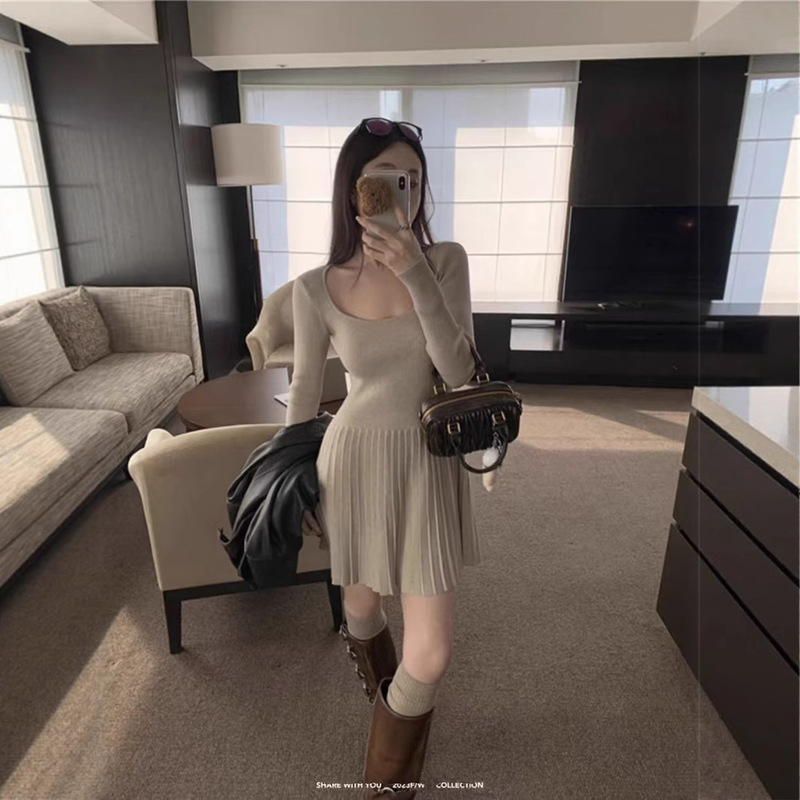 Square Neck Long-Sleeved Knitted Dress for Women Autum 2025 New French Slim Slimming Look A-Line Pleated Bottoming Skirt Square Neck Long-Sleeved Knitted Dress for Women Autum 2025 New French Slim Slimming Look A-Line Pleated Bottoming Skirt