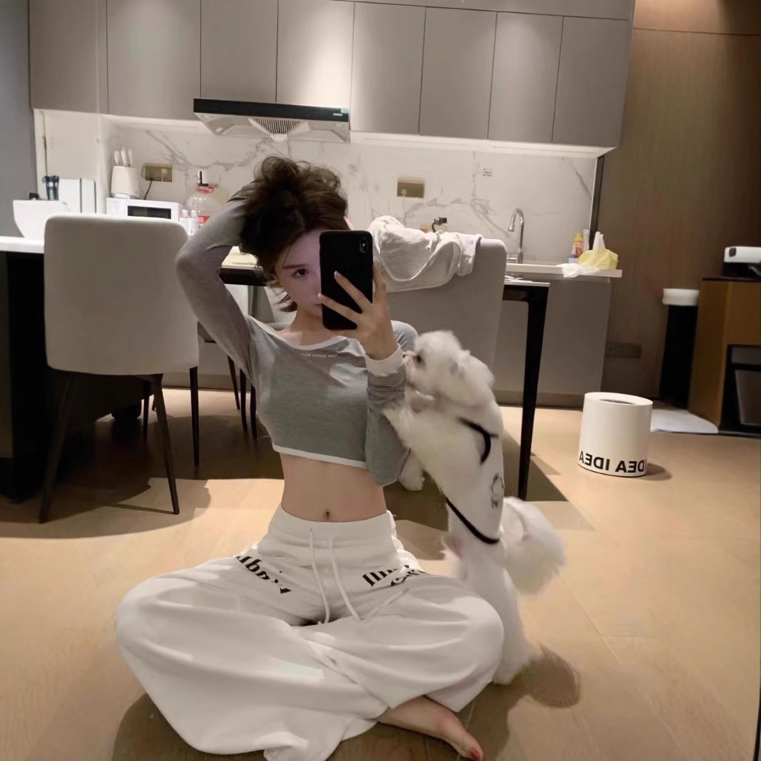 [하이 퀄리티] 24SS 초가을 새 편지 인쇄 비스듬한 어깨 열려있는 긴 소매 티셔츠 슬림 짧은 최고 여성