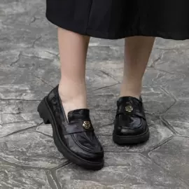 女式休闲单鞋;女式皮靴;平底拖鞋