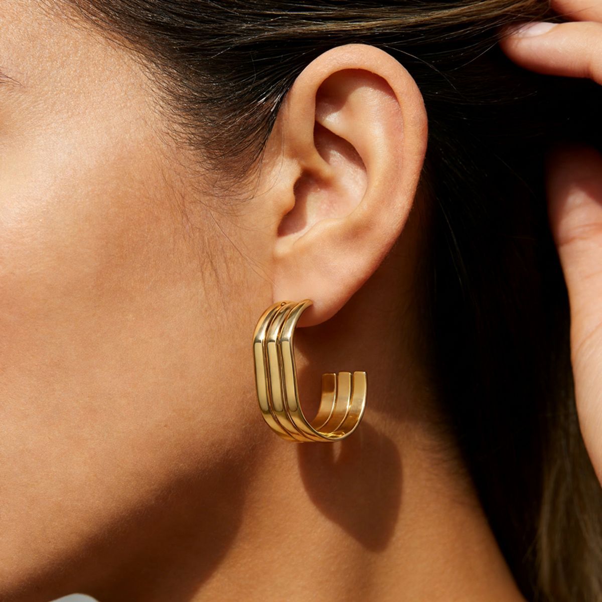 TENA Europa y los Estados Unidos lujosos pendientes de acero inoxidable de alta calidad pendientes de acero dorado venta cruzada de joyas de acero de titanio para mujeres image 1