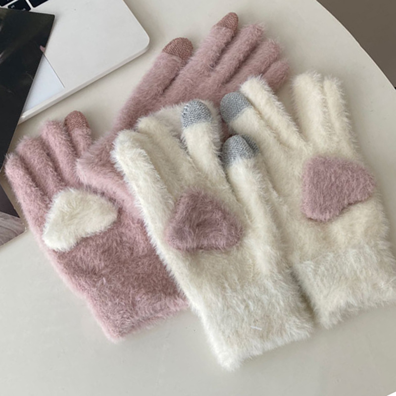 Three dimensional velvet gloves