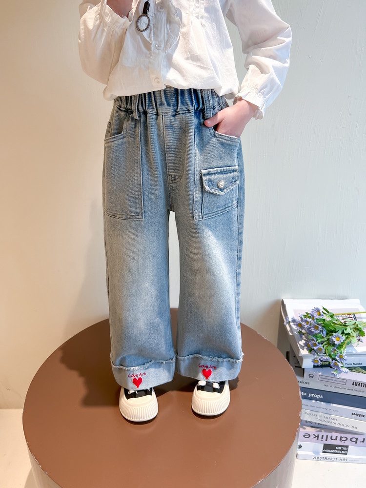 X002 Girls' And Children's Love Embroidered Jeans New Children's Miscellaneous European And American Jeans_viptrois.com
