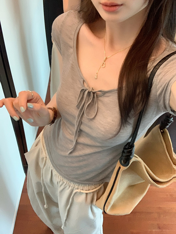 Sweet Hot Girl レースアップ U ネック右肩半袖 T シャツ女性用 2025 夏薄いわずかに透けるスリムフィットトップ|undefined