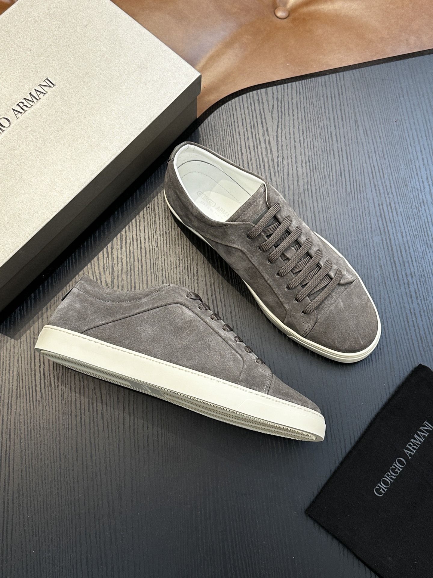 Estación europea de nuevos zapatos de moda de hombre, cordones de cuero, zapatos casuales simples para hombres, etiqueta AM personalizada