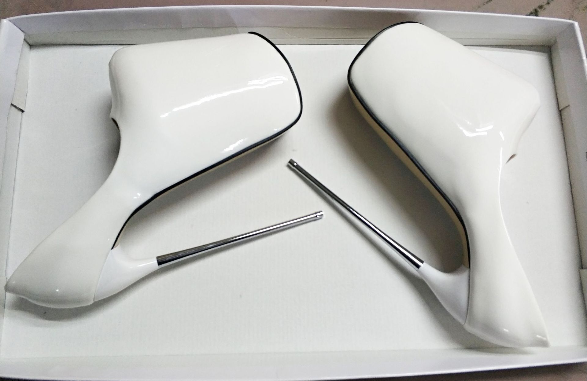 Giày cao gót nữ mũi nhọn đế kim loại gót 22 cm — Màu đen da bóng chi tiết 33