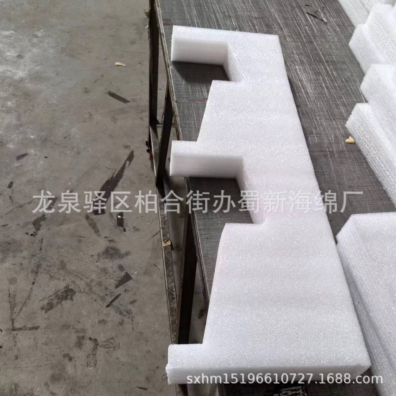 厂家供应黑色珍珠棉白色珍珠棉表绒布礼品盒内衬成型泡沫包装