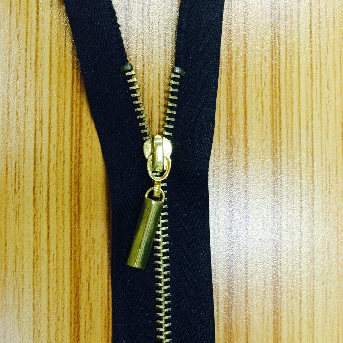 厂家直供3#真铜拉链Y版半张口拉链 65cm衣服辅料配件3号防水拉链