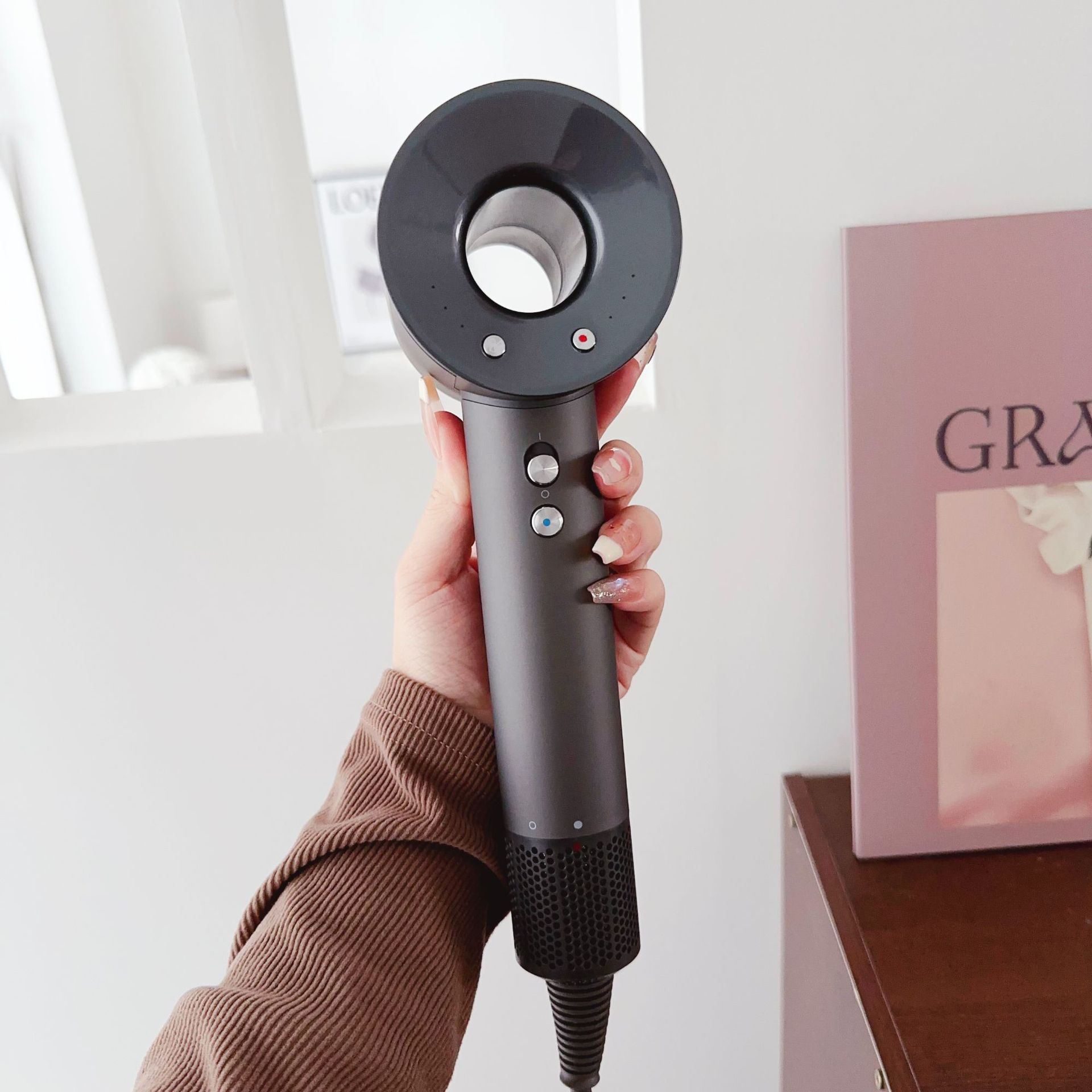 Secador de pelo de alta velocidad Huaqiangbei caja de cuero exclusiva de alta gama secador de pelo de iones negativos no daña la fábrica de secador de pelo al por mayor image 10