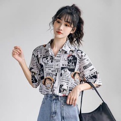 女性用の新しい日本製半袖トップス、ゆったりと多用途のスリムシャツ、女性用のレトロな香港スタイルのニッチプリントのシンプルなシャツ