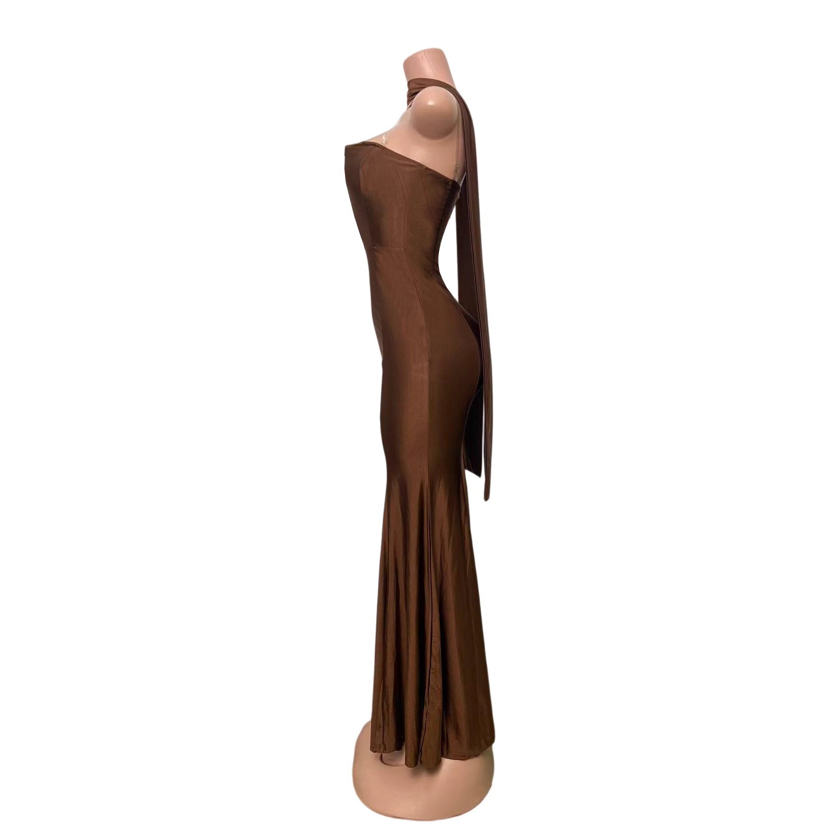 Robe de soirée dos nu avec décolleté en v et coupe sirène_voghion.com