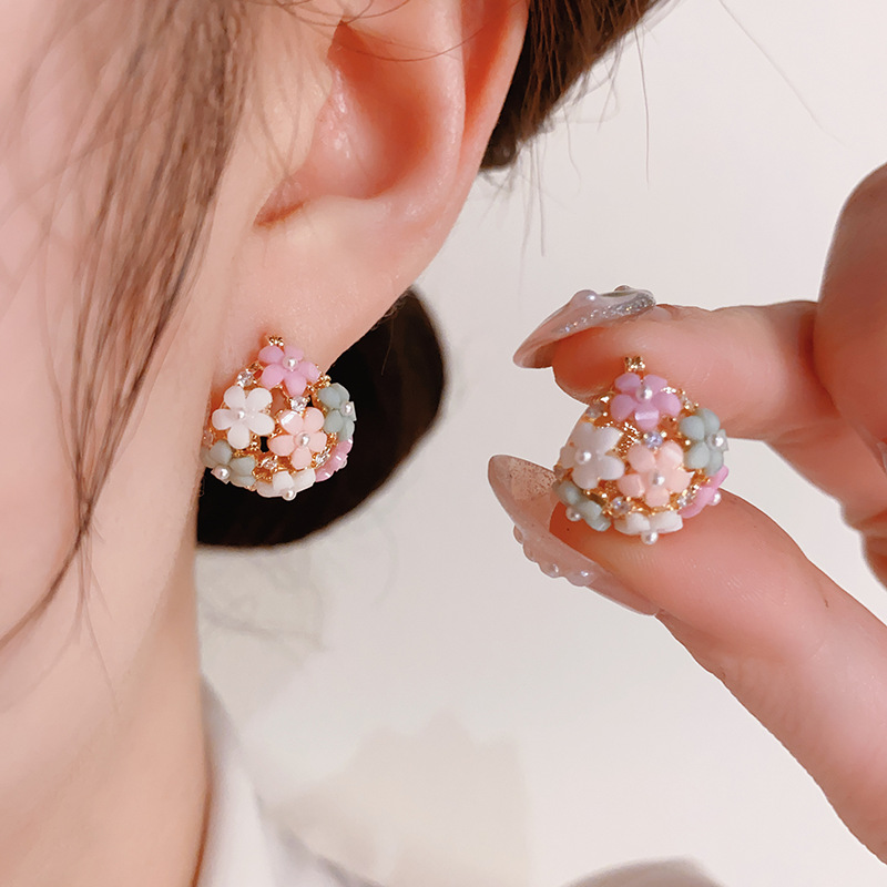 Fresh fashionable small design summer earrings with zircon pearl