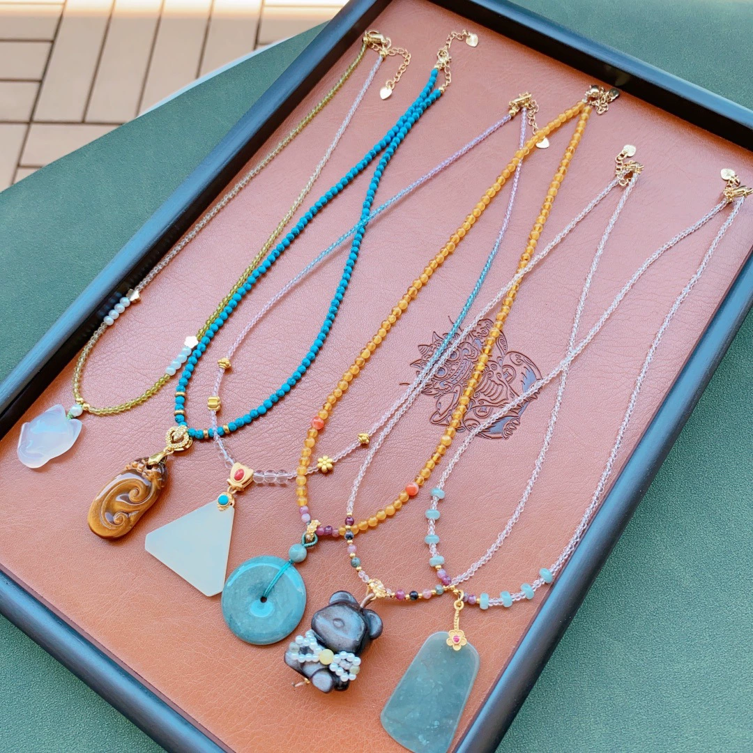 Натуральный кулон ожерелье зеленый сосновый медовый воск изумрудный серебряный камень не выцветает