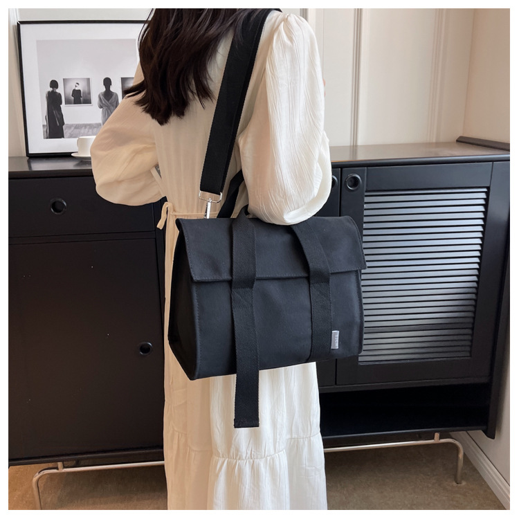 Comercio exterior bolsa de lona para las mujeres 2023 nueva moda japonesa y coreana bolsa de mano portátil nicho de alta calidad bolsa de mensajero del hombro