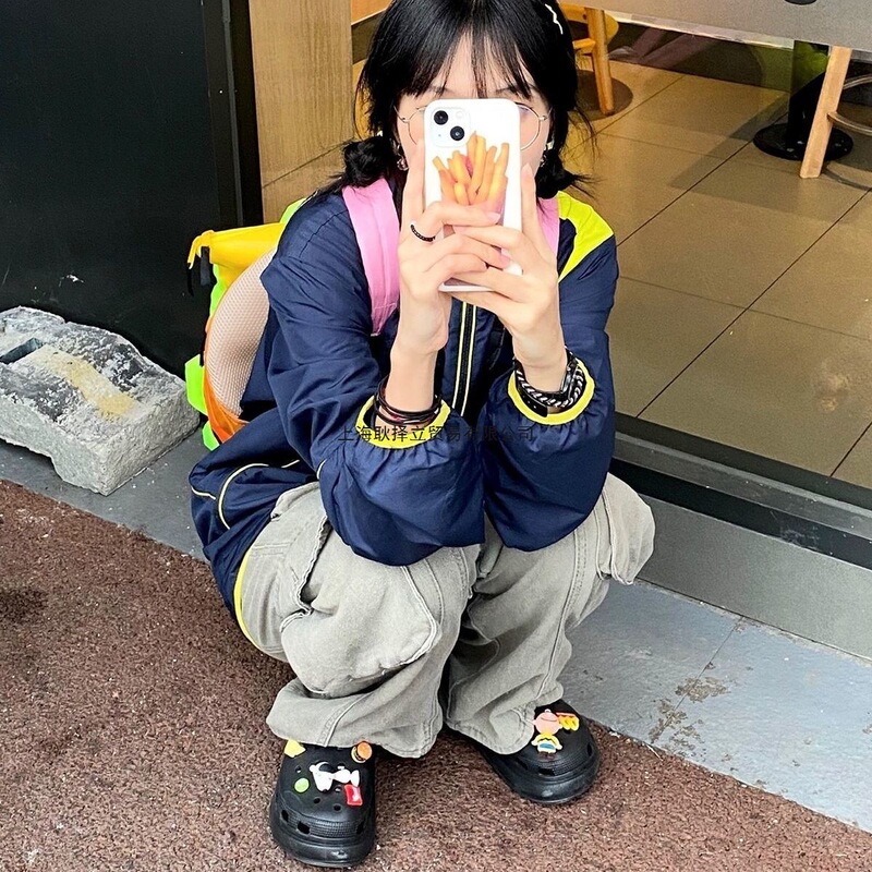 Xiaohongshu-style tomato-colored perforated shoes for women, summer outdoor wear, popular on Instagram, height-increasing nurse shoes, thick-soled, non-slip, closed-toe slippers