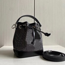 ��ɫţ�в��װ��c����ƴţƤ����ˮͰ�� ��������K��б��μ��